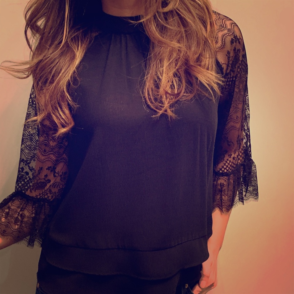 Gorgeous 3/4 Lace Sleeve Blouse